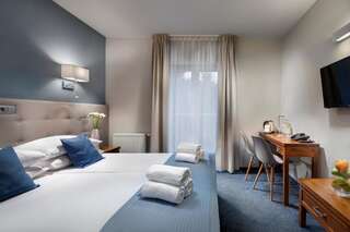 Отель Hotel Aqua Sopot Family & Friends Сопот Двухместный номер с 1 кроватью или 2 отдельными кроватями-1